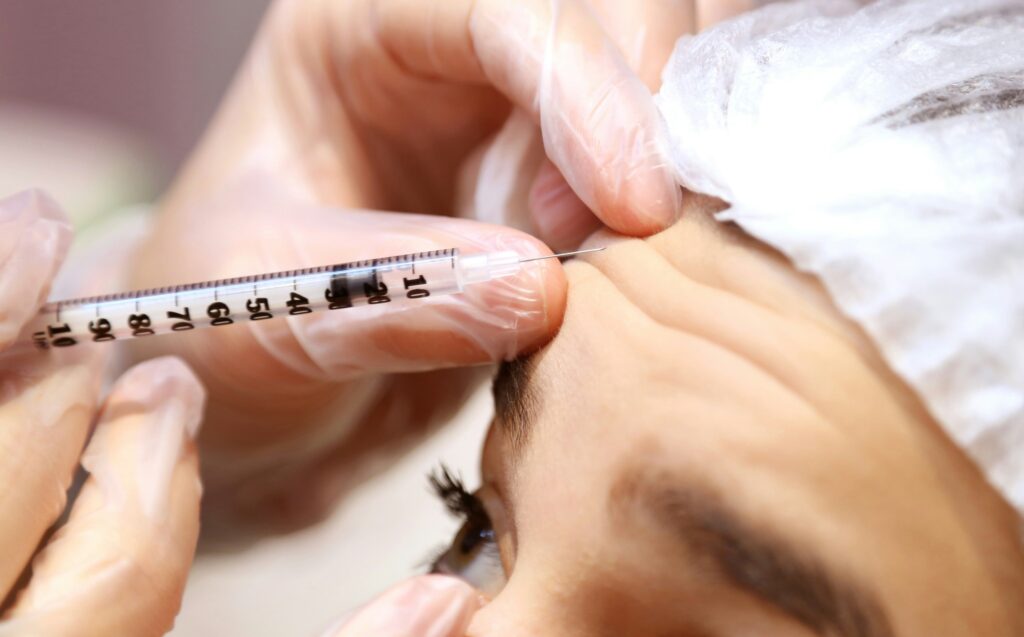Dysport vs Botox, this picture is showing someone getting a syringe of botox in their forehead.